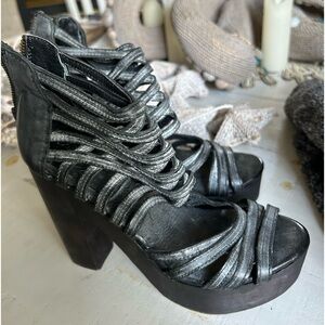 Steve Madden Freebird Costa